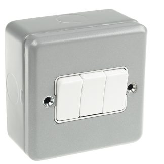 Interruttore luce MK Electric serie Metalclad, 10A, 250V, 2 vie, Argento, IP2X