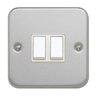 Interruttore luce Contactum serie Metal Clad, 10A, 250V, 2 vie, Colore bianco, IP2X, Policarbonato