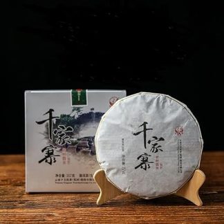 2016ye, Xiaguan Qianjiazhai Old Tree Round Tea Cake was brewed with 357 grams of raw tea per cake Yunnan Raw Puer Tea Cake Chinese Pu Erh Black Tea Yunnan Pu er Raw Tea